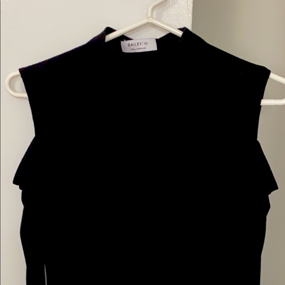 Bailey 44 Small Cold shoulder stretchy top
